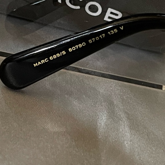 Marc Jacobs Black Oversized Sunglasses – New with Case and Dusty - Picture 4 of 5